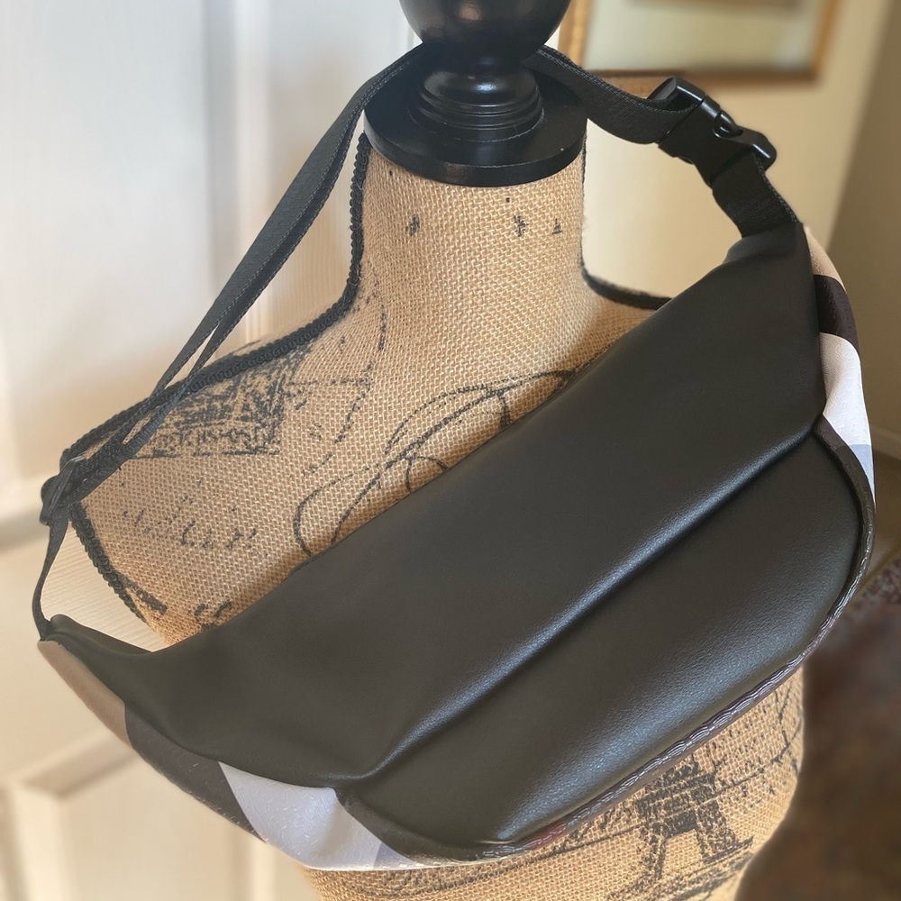 Checked Pattern Crossbody Belt Bag in Beige and Black - Picture 11 of 12